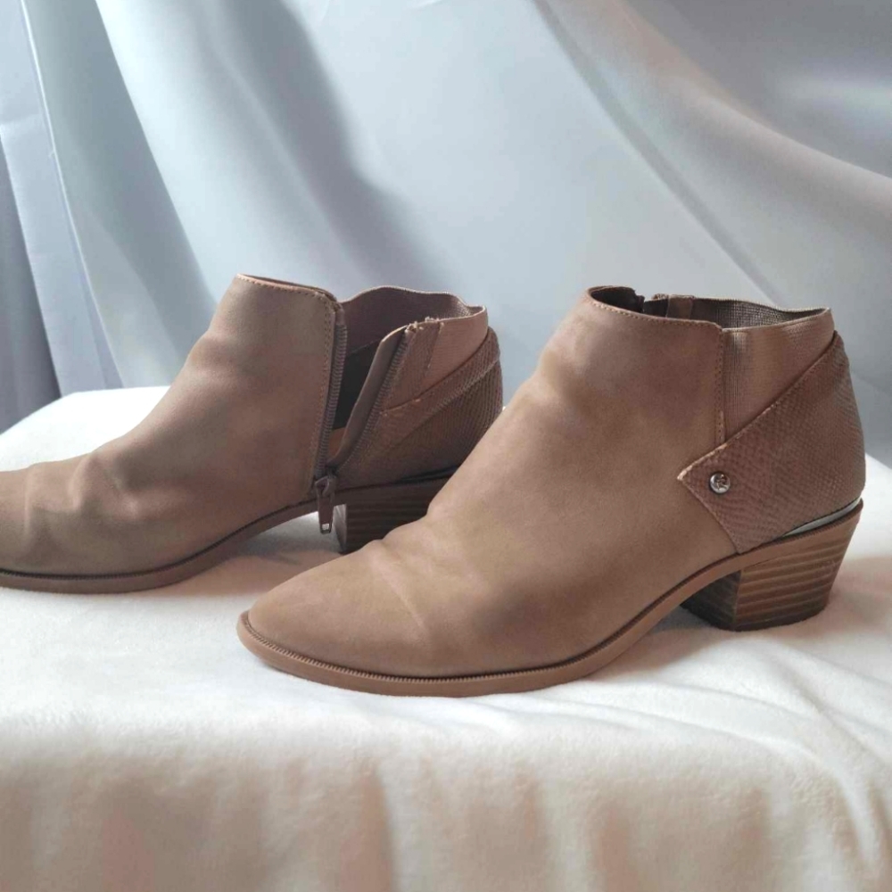 Simply Vera Vera Wang Brown Cuban Ankle boots